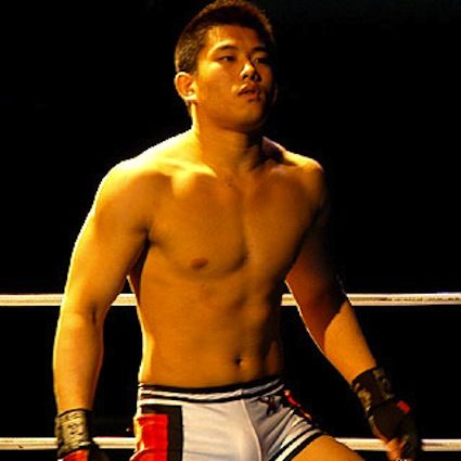 หล่อโชว์กล้าม