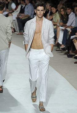 PARIS FASHION WEEK: HERM&Egrave;S MEN'S RTW SPRING 2011 BY GIOVANNI GIANNONI