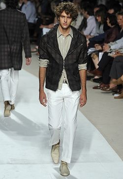 PARIS FASHION WEEK: HERM&Egrave;S MEN'S RTW SPRING 2011 BY GIOVANNI GIANNONI