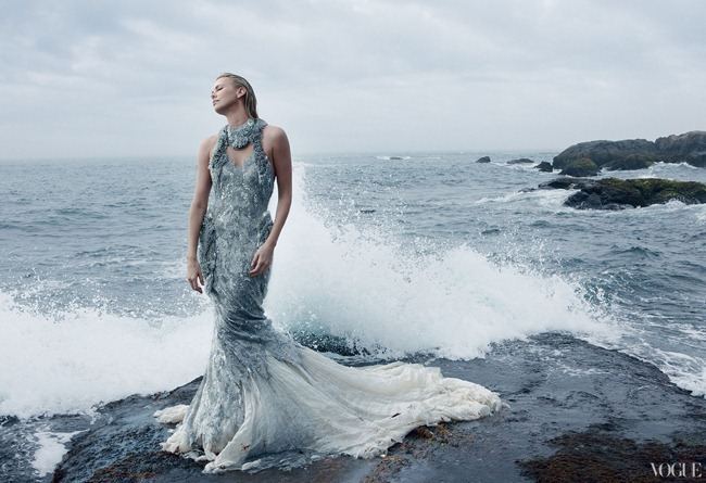 VOGUE MAGAZINE: CHARLIZE THERON IN "BREAKING AWAY" BY PHOTOGRAPHER ANNIE LEIBOVITZ