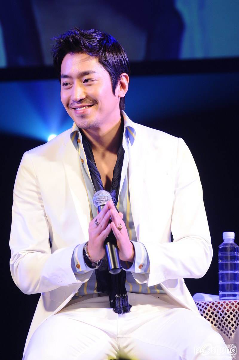 รอยยิ้ม Eric_Mun