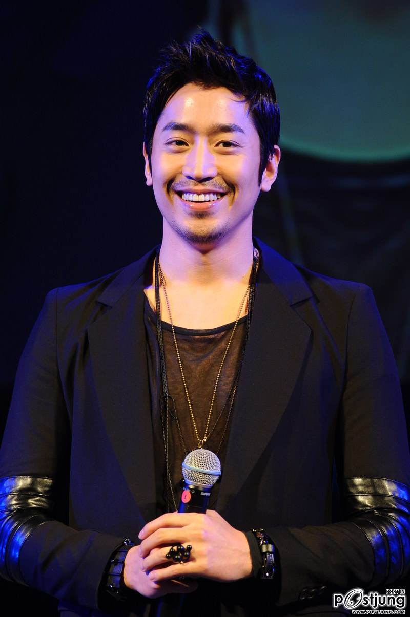 รอยยิ้ม Eric_Mun