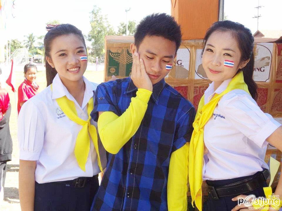 เชียร์ลีดเดอรื คณะ ณอยุธย พานพิทยคมสี เหลือง