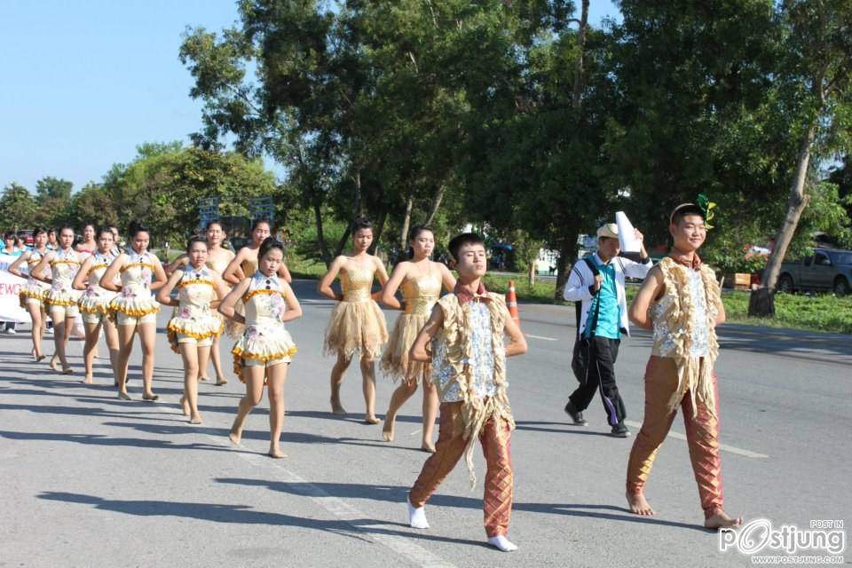 เชียร์ลีดเดอรื คณะ ณอยุธย พานพิทยคมสี เหลือง