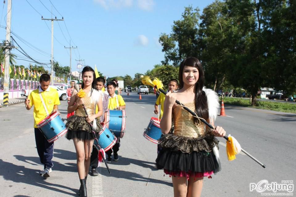 เชียร์ลีดเดอรื คณะ ณอยุธย พานพิทยคมสี เหลือง