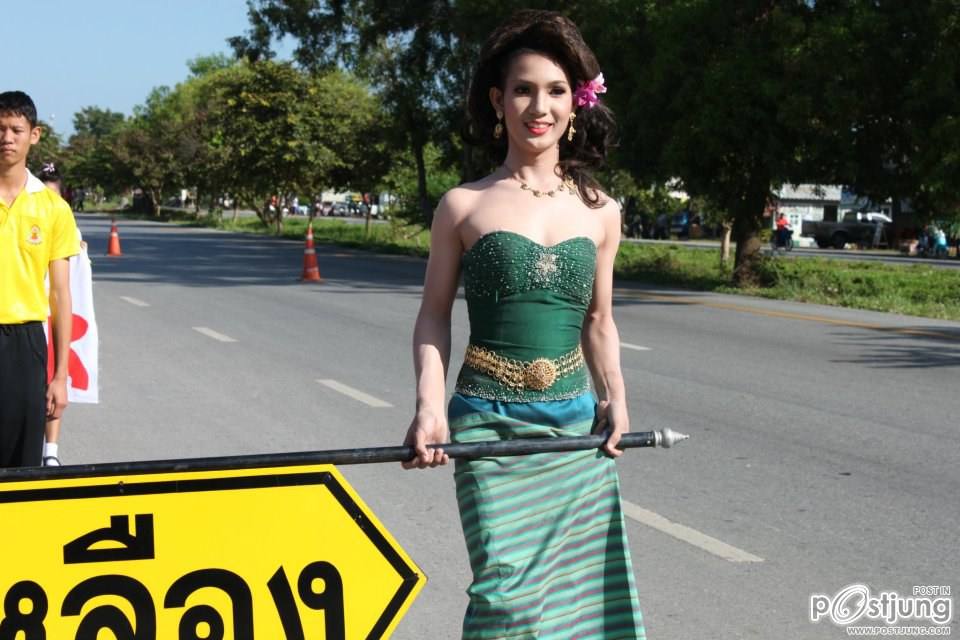 เชียร์ลีดเดอรื คณะ ณอยุธย พานพิทยคมสี เหลือง