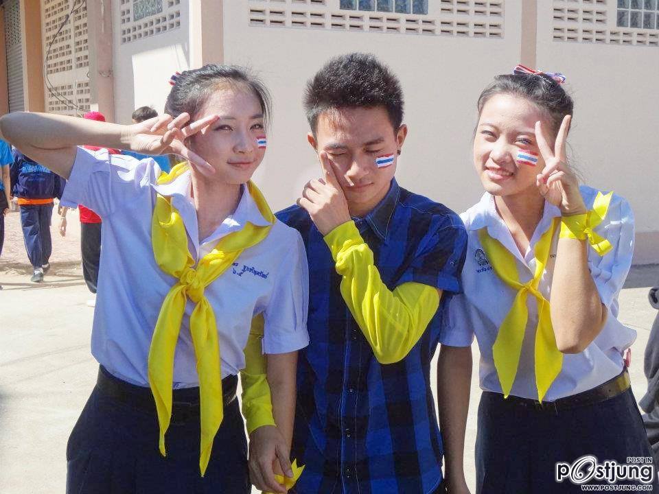 เชียร์ลีดเดอรื คณะ ณอยุธย พานพิทยคมสี เหลือง