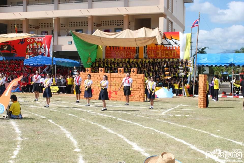 เชียร์ลีดเดอรื คณะ ณอยุธย พานพิทยคมสี เหลือง