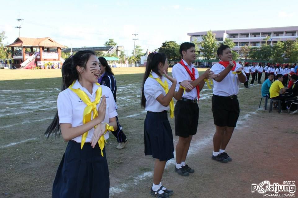 เชียร์ลีดเดอรื คณะ ณอยุธย พานพิทยคมสี เหลือง