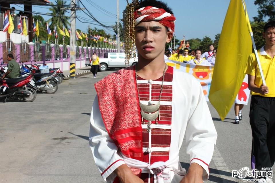 เชียร์ลีดเดอรื คณะ ณอยุธย พานพิทยคมสี เหลือง