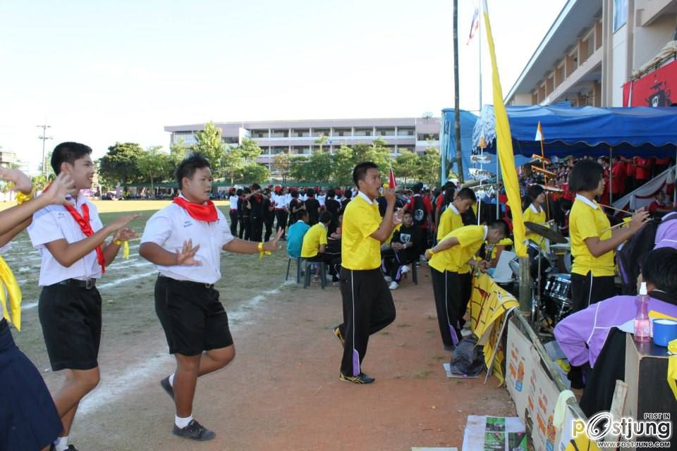 เชียร์ลีดเดอรื คณะ ณอยุธย พานพิทยคมสี เหลือง