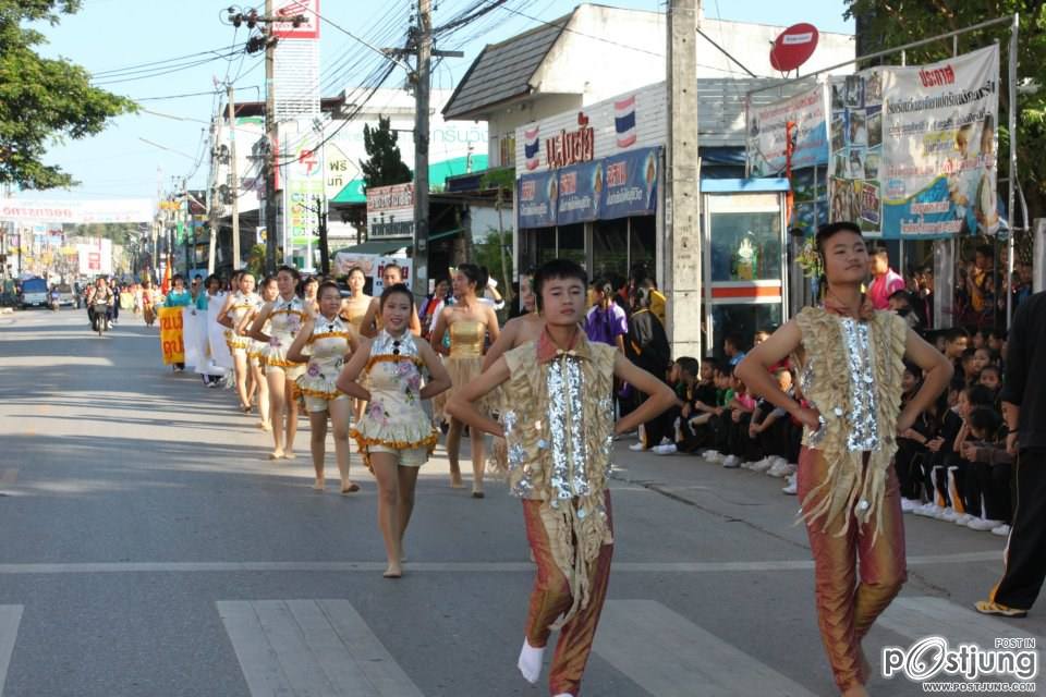 เชียร์ลีดเดอรื คณะ ณอยุธย พานพิทยคมสี เหลือง
