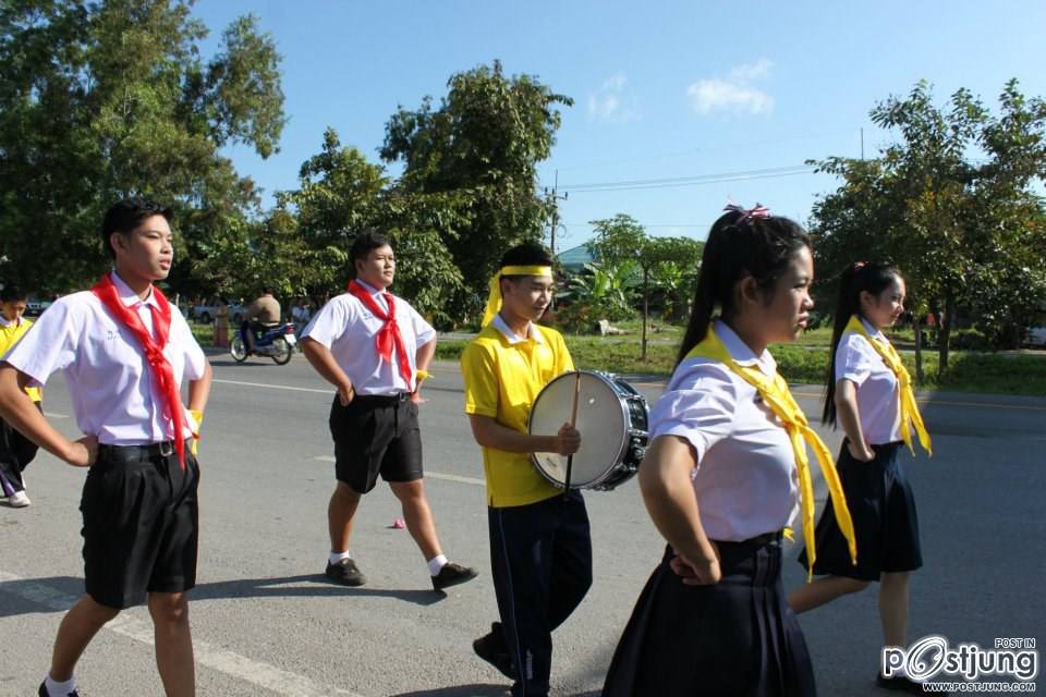 เชียร์ลีดเดอรื คณะ ณอยุธย พานพิทยคมสี เหลือง