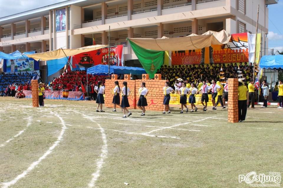 เชียร์ลีดเดอรื คณะ ณอยุธย พานพิทยคมสี เหลือง