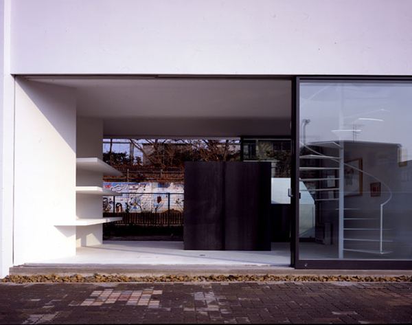 Japanese Home Architecture - hidden behind the minimalist facade