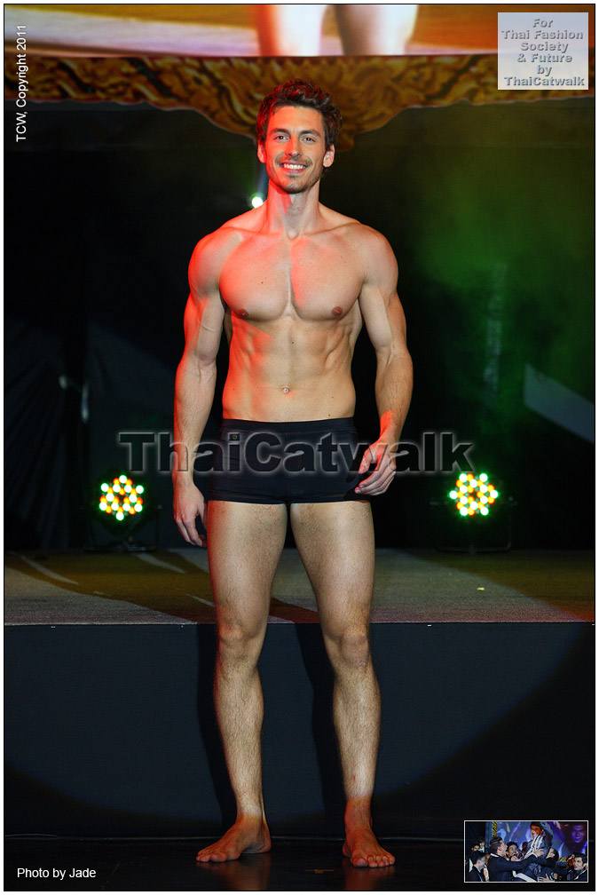 เก็บตกภาพหนุ่มๆจากงานประกวด Mister International 2011