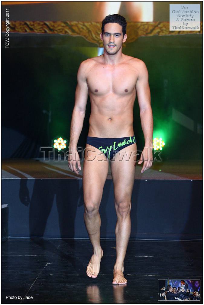 เก็บตกภาพหนุ่มๆจากงานประกวด Mister International 2011