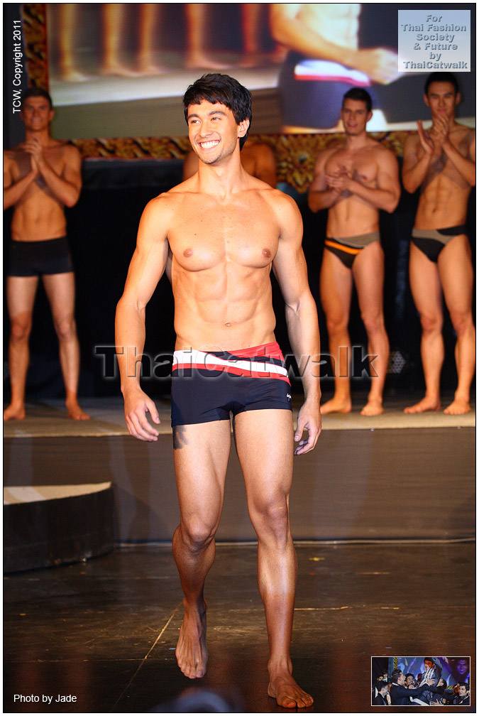 เก็บตกภาพหนุ่มๆจากงานประกวด Mister International 2011