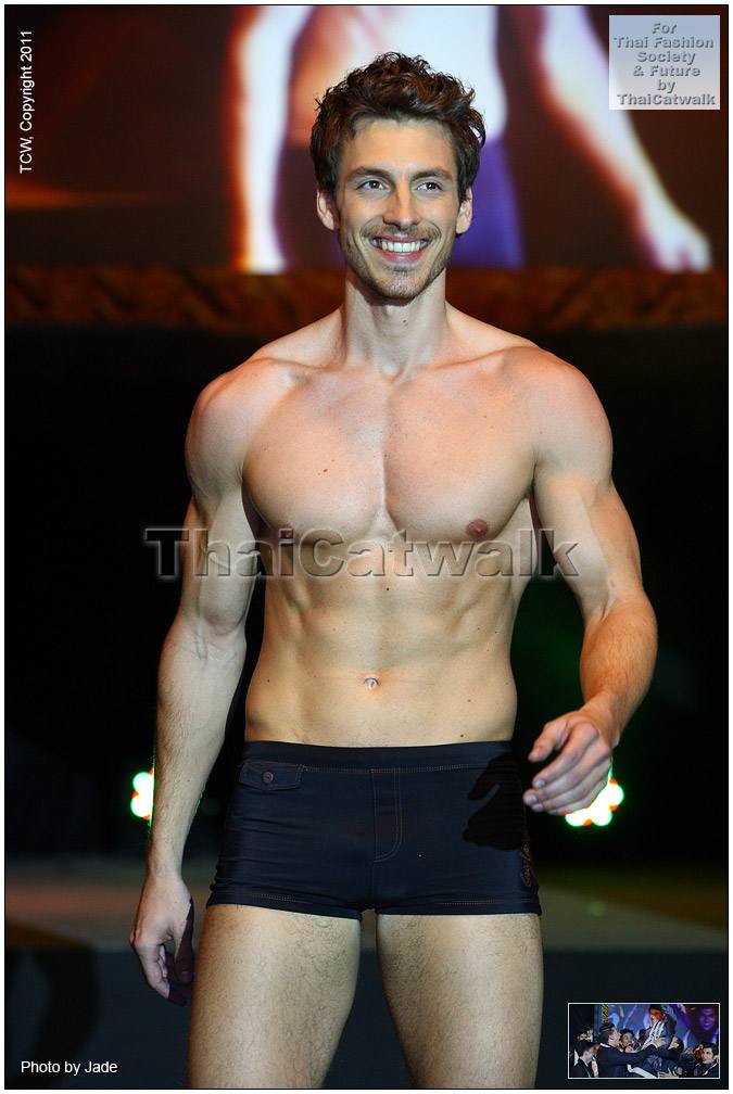 เก็บตกภาพหนุ่มๆจากงานประกวด Mister International 2011