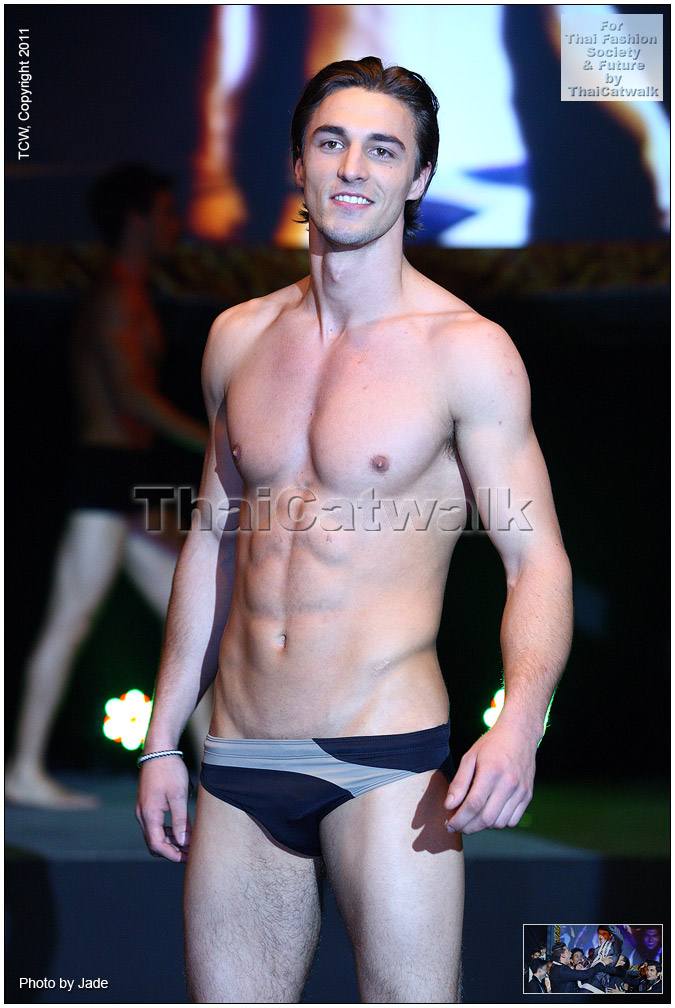 เก็บตกภาพหนุ่มๆจากงานประกวด Mister International 2011