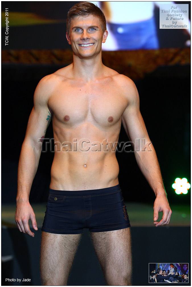 เก็บตกภาพหนุ่มๆจากงานประกวด Mister International 2011