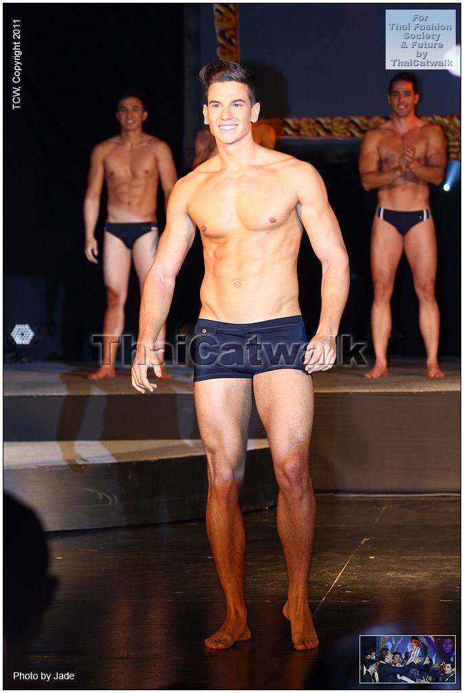 เก็บตกภาพหนุ่มๆจากงานประกวด Mister International 2011