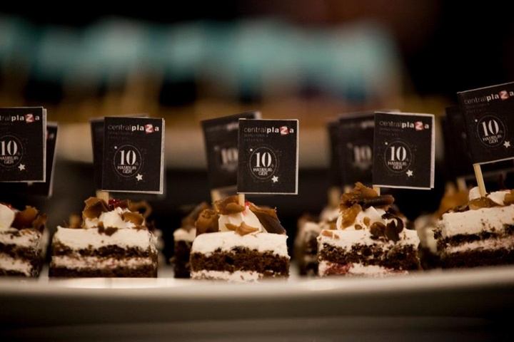 10th HAMBURGER THE DECADE OF FAME