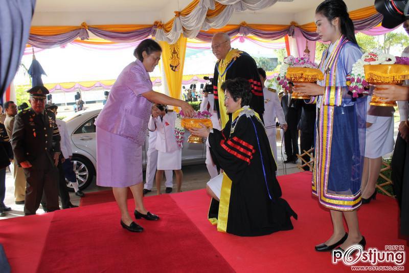 สมด็จพระเทพรัตนราชสุดาฯสยามบรมราชกุมารี พระราชทานปริญญาบัตรแก่บัณฑิต มหาวิทยาลัยอุบลราชธานี