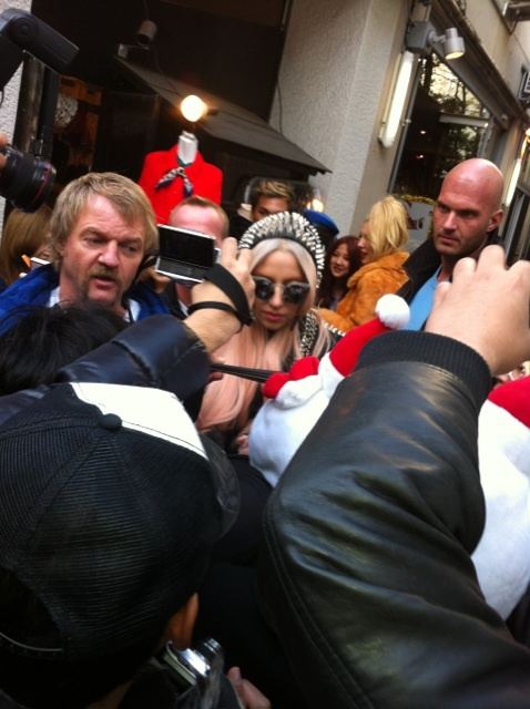 Lady Gaga ที่ Tokyo ในประเทศญี่ปุ่น 21/12/ 2011!!!