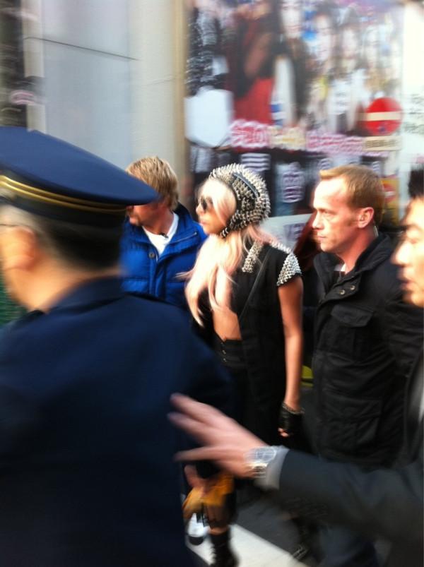 Lady Gaga ที่ Tokyo ในประเทศญี่ปุ่น 21/12/ 2011!!!