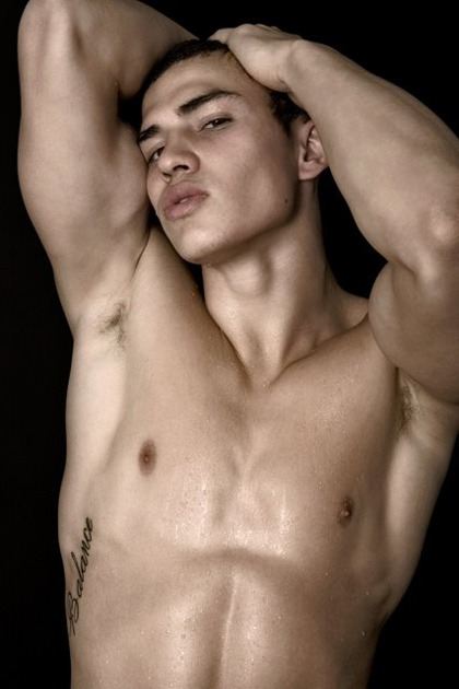 Sexy Santiago : Joey Kirchner lookalike