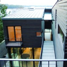 Contemporary Courtyard Design invites nature in .