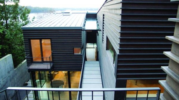 Contemporary Courtyard Design invites nature in .