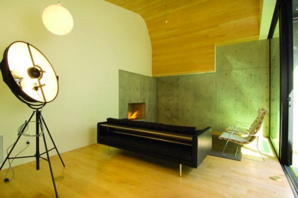 Contemporary Courtyard Design invites nature in .