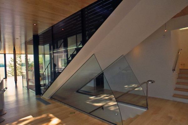 Contemporary Courtyard Design invites nature in .