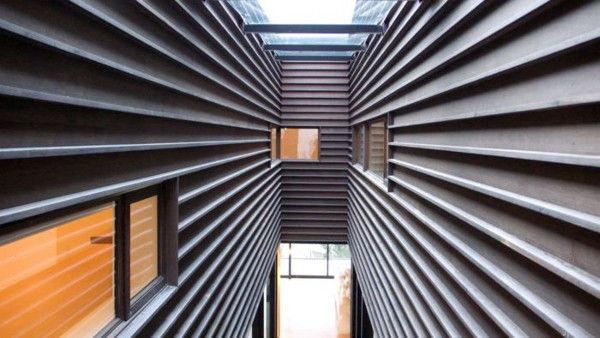 Contemporary Courtyard Design invites nature in .