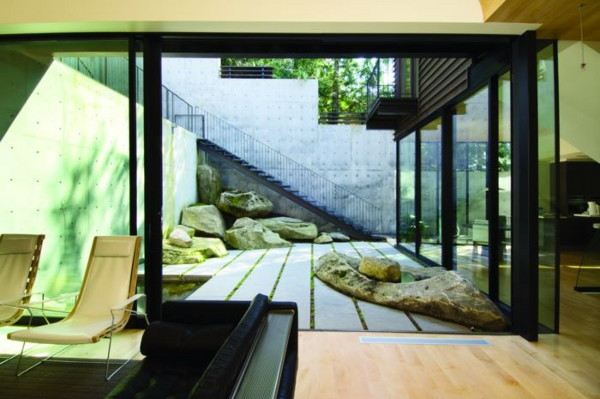 Contemporary Courtyard Design invites nature in .