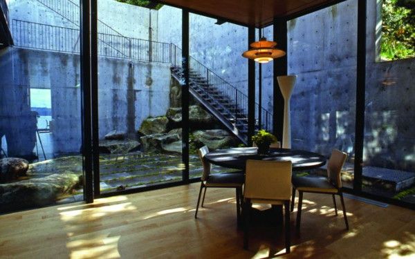 Contemporary Courtyard Design invites nature in .