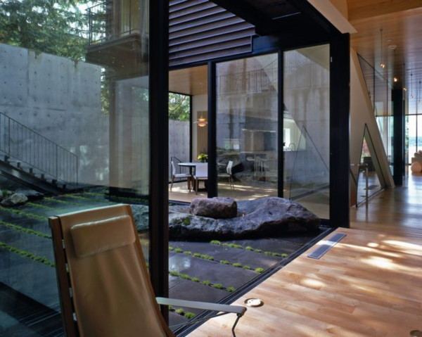 Contemporary Courtyard Design invites nature in .