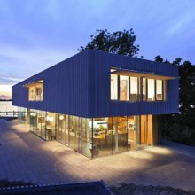 Contemporary Lake House by Dutch Architect Paul de Ruiter