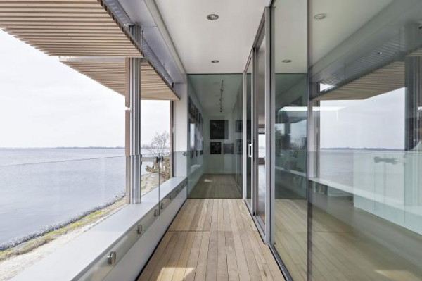 Contemporary Lake House by Dutch Architect Paul de Ruiter
