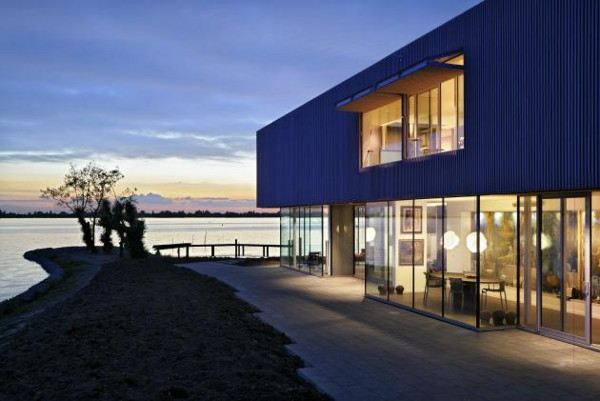 Contemporary Lake House by Dutch Architect Paul de Ruiter