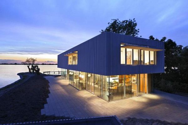 Contemporary Lake House by Dutch Architect Paul de Ruiter