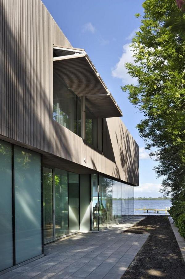 Contemporary Lake House by Dutch Architect Paul de Ruiter