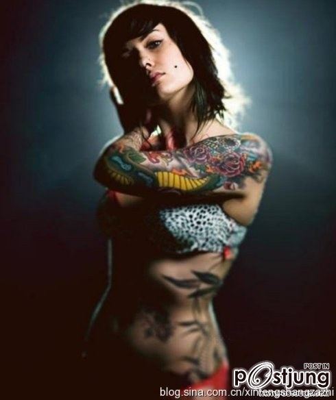 สาวสวยกับรอยสัก