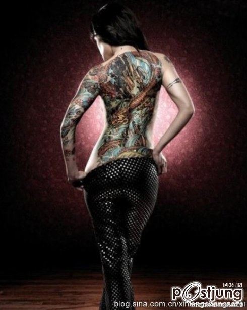 สาวสวยกับรอยสัก