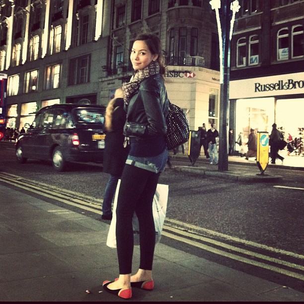 หยก ธันยกันต์ มาครบ! แจ็คเก็ตหนัง เลกกิ้ง