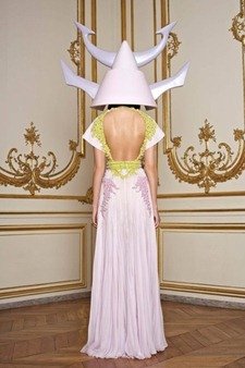 PARIS HAUTE COUTURE: GIVENCHY SPRING 2011 COUTURE