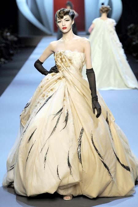 PARIS HAUTE COUTURE: DIOR SPRING 2011 COUTURE