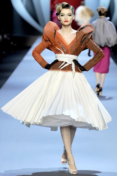 PARIS HAUTE COUTURE: DIOR SPRING 2011 COUTURE